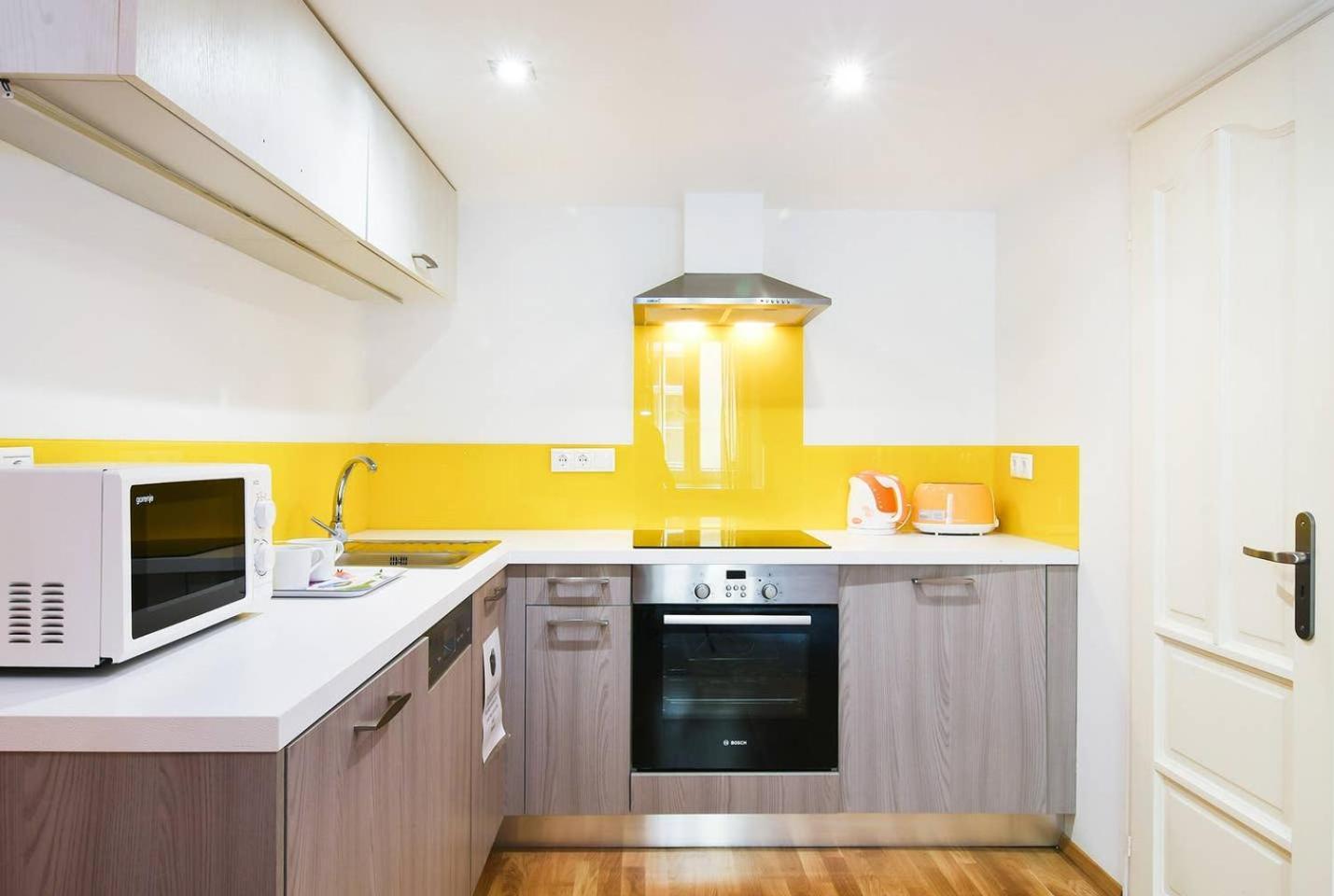 Central & Colorful Studio With Air Conditioning Budapesta Exterior foto