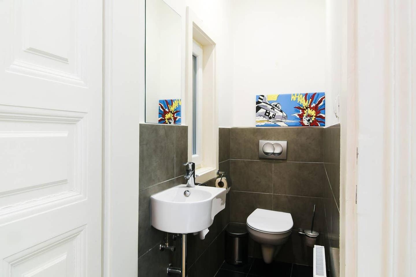 Central & Colorful Studio With Air Conditioning Budapesta Exterior foto