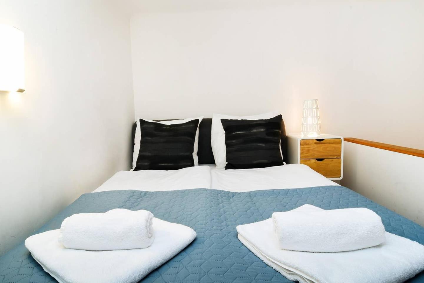 Central & Colorful Studio With Air Conditioning Budapesta Exterior foto