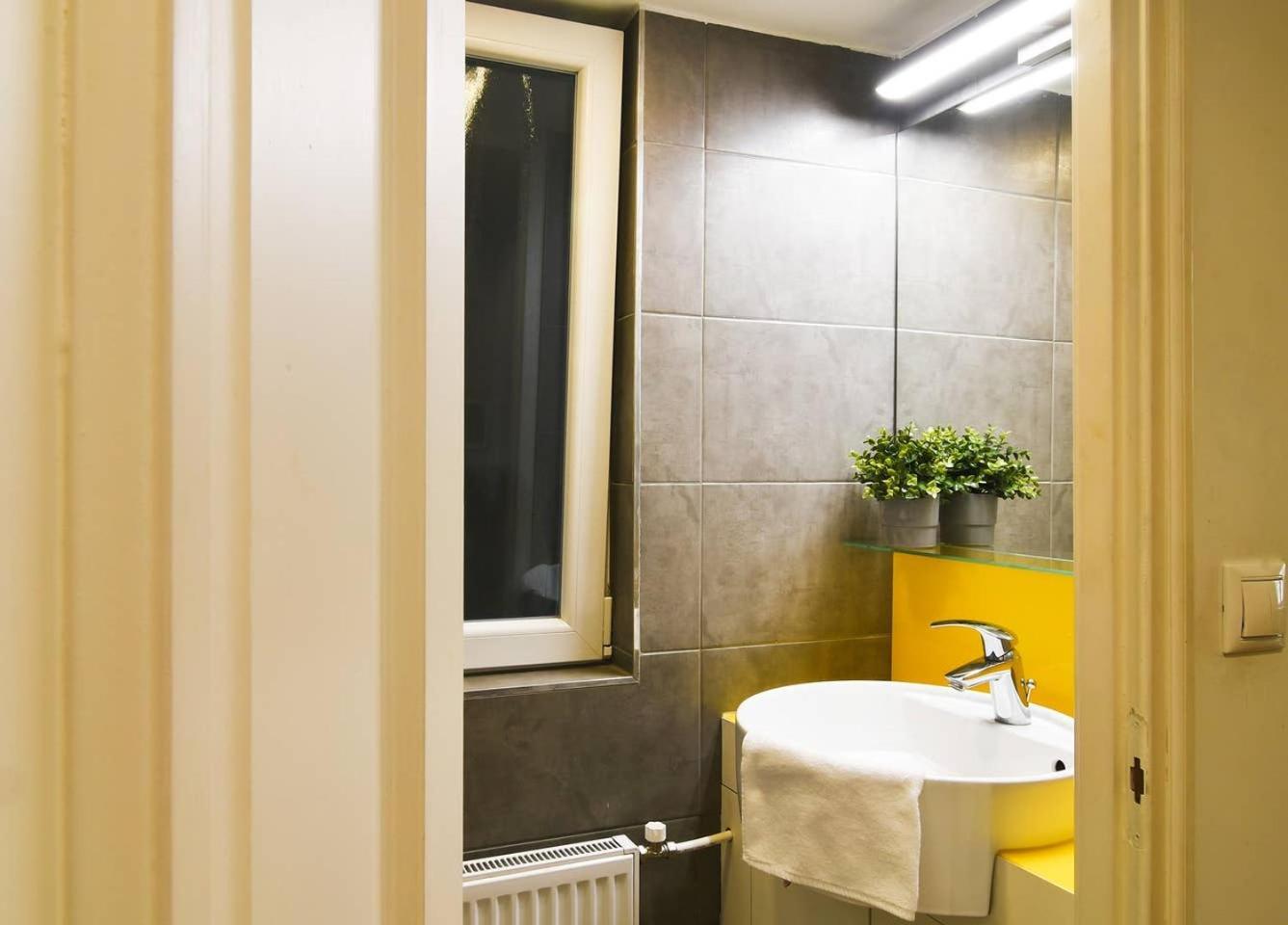 Central & Colorful Studio With Air Conditioning Budapesta Exterior foto