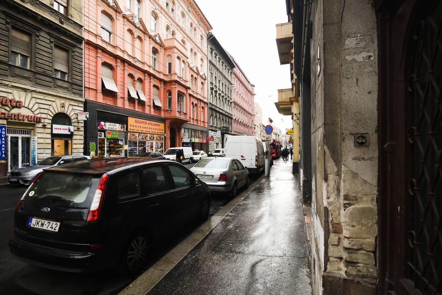 Central & Colorful Studio With Air Conditioning Budapesta Exterior foto